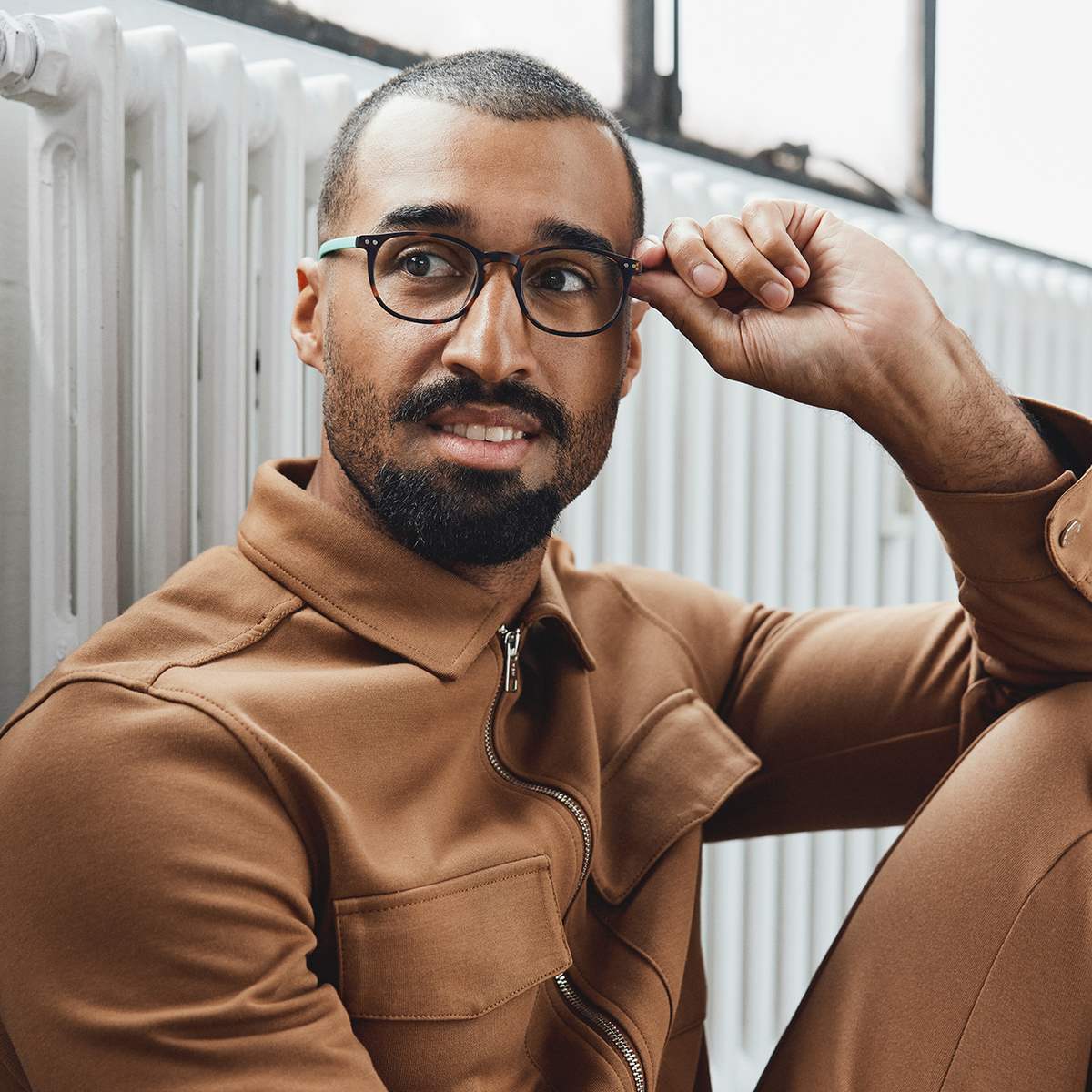 Kollektion Unique Mann mit Lesebrille